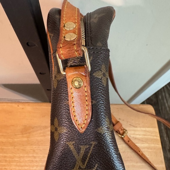 Louis Vuitton Trocadero 26 Monogram Brown Crossbody Bag - Picture 3 of 13